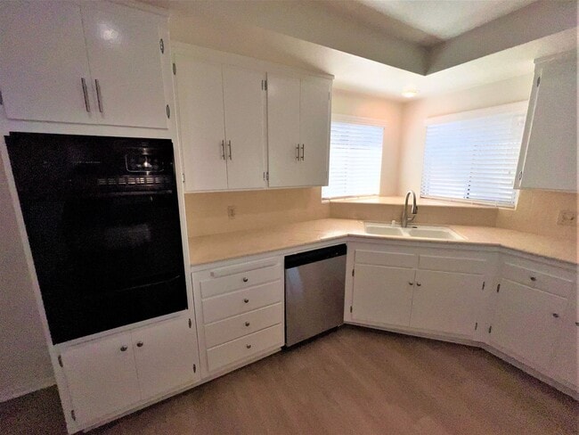 Building Photo - Lower South Shores SFR | 2Bed/2Bath | Swim...