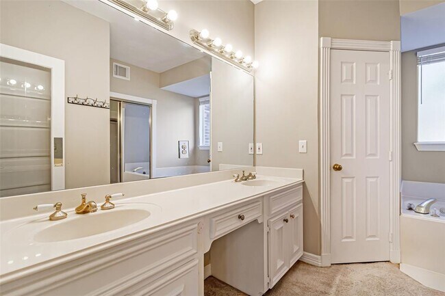 Building Photo - 8311 Mentmore Dr