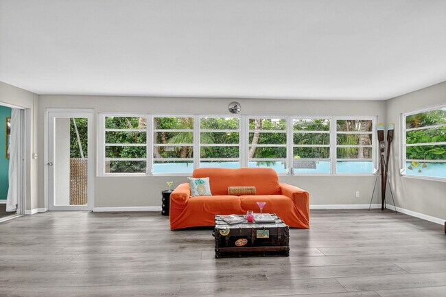 Building Photo - 113 Park Ln E