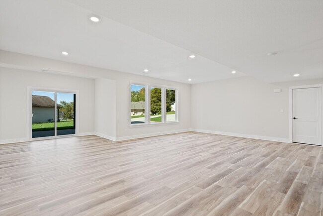 Building Photo - 5201 Buttercup Dr