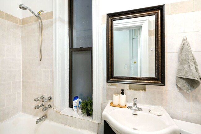 Building Photo - 223 E 14th St