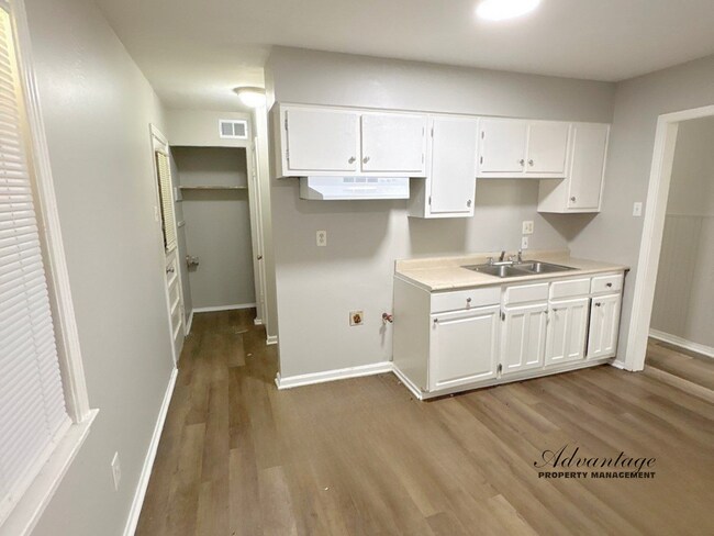 Building Photo - 3329 Harvester Ln