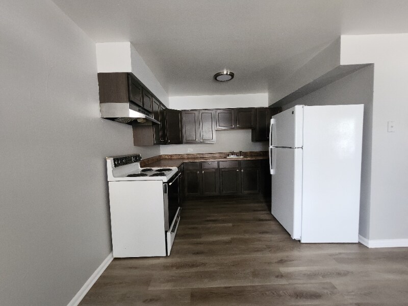 Building Photo - 474 W 14th Pl