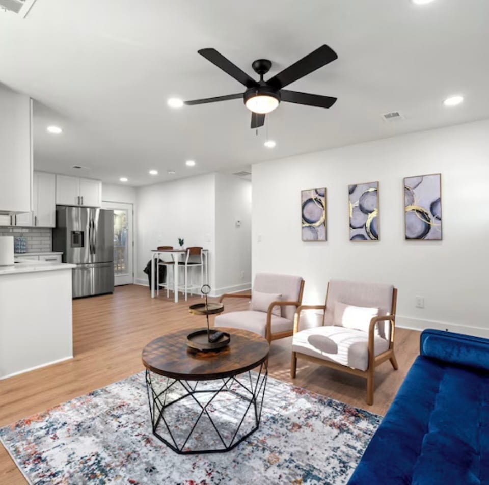 Building Photo - 2484 Calvin Ave