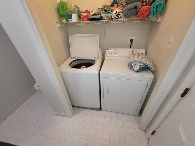 Building Photo - 2104 Harrison Ct