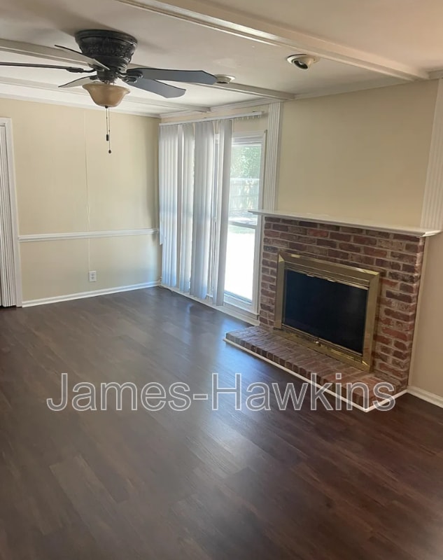 Building Photo - 2124 Greenview Dr
