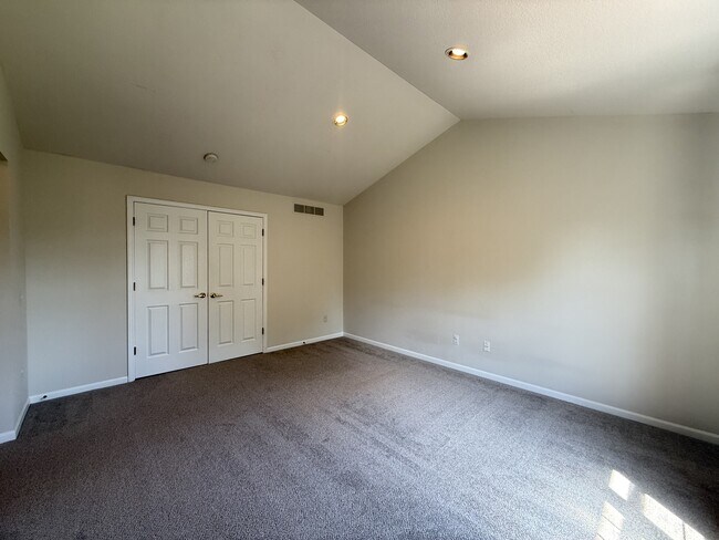 Building Photo - 4875 S Ridgeside Cir