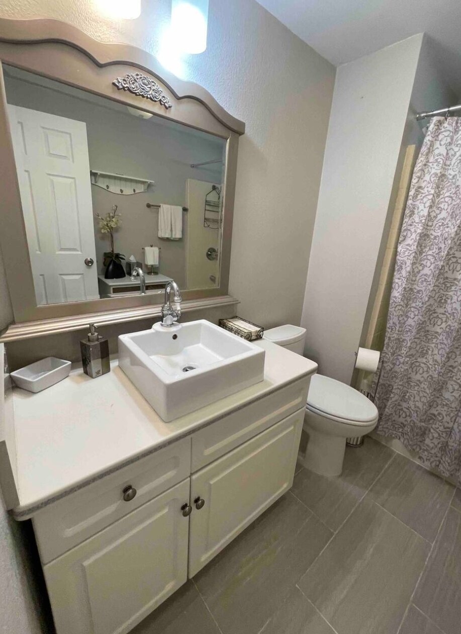 Building Photo - 73390 Broadmoor Dr