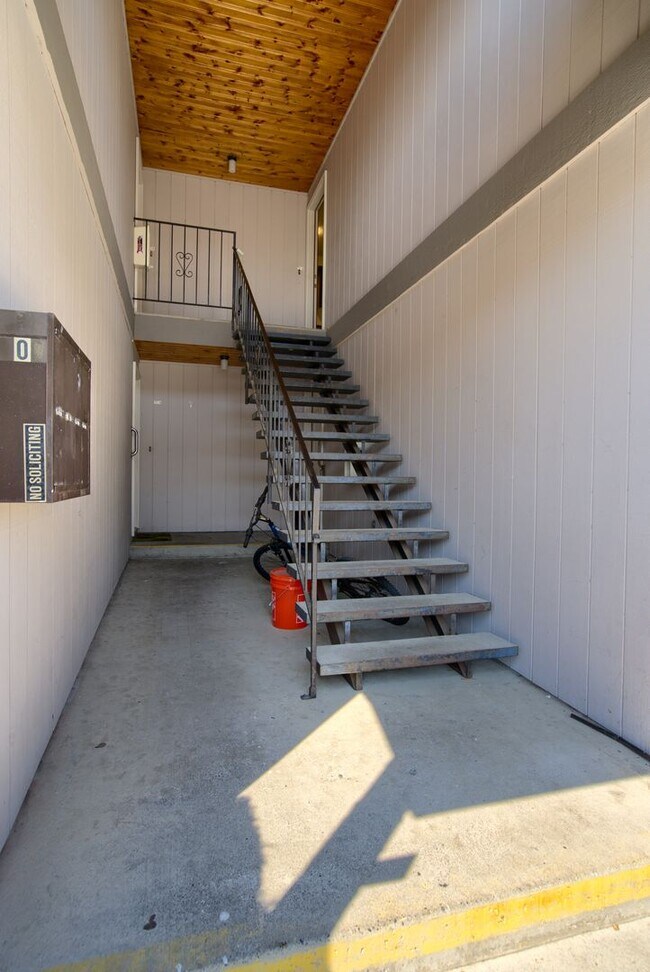 Building Photo - 219 Lodean Dr