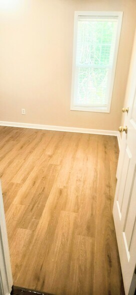 Building Photo - 6001 Mullens Dr