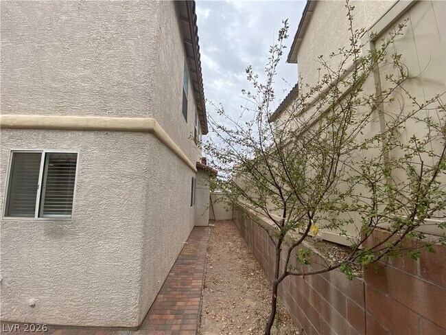 Building Photo - 10436 Chrisman Ave