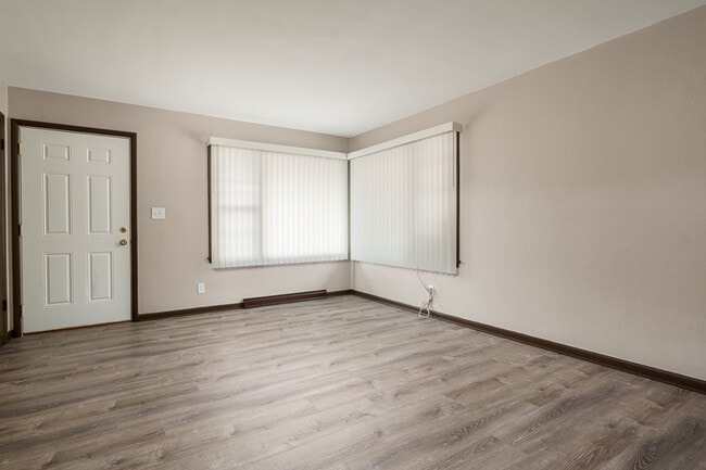 Building Photo - 3220 Darwood Dr