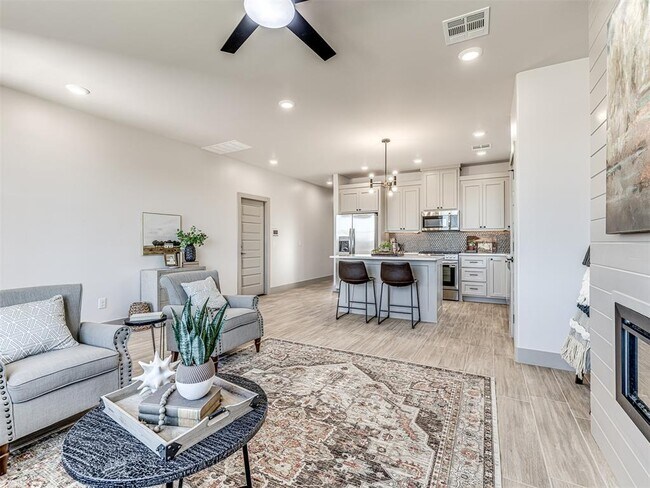 Building Photo - 2633 Crescent Ave