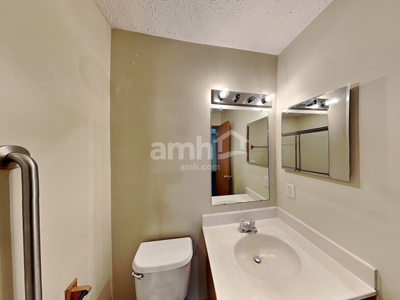 Building Photo - 7786 Waggoner Chase Blvd