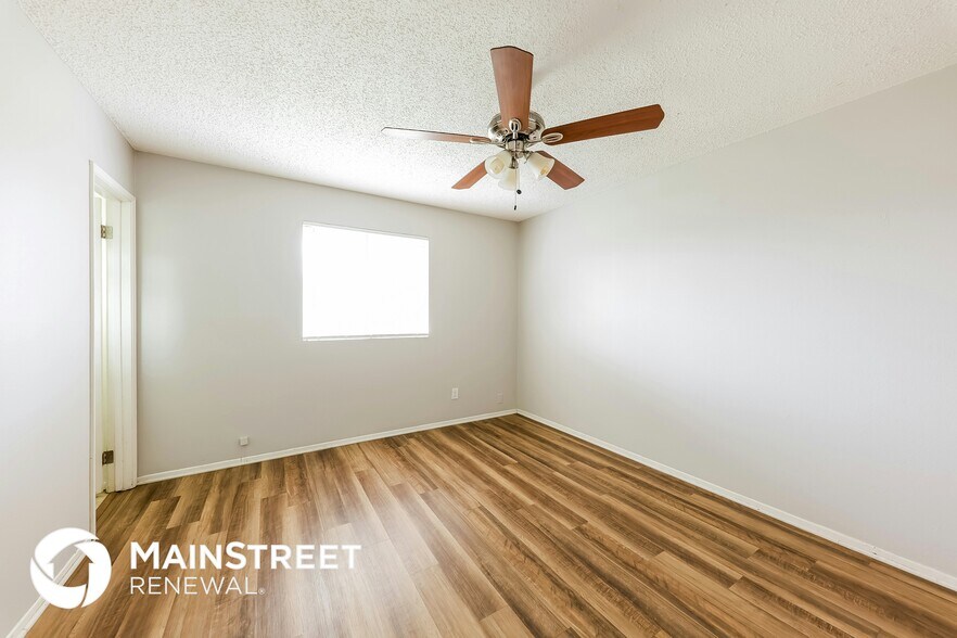 Building Photo - 3807 W Solar Dr