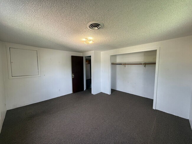 Building Photo - 1830 Ave F