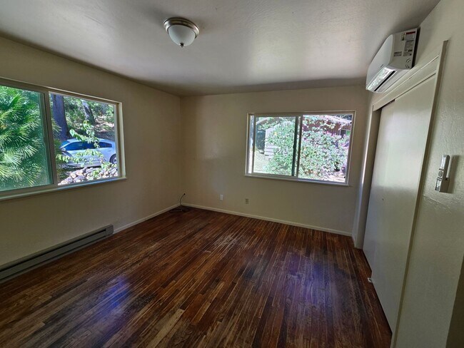 Building Photo - charming 3-bedroom, 2-bathroom home with l...
