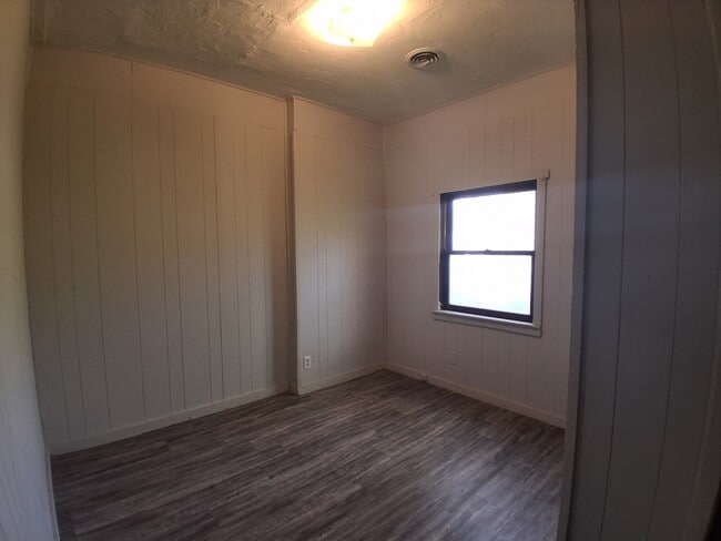 Building Photo - 904 Collett-