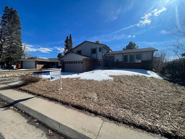 Building Photo - $0 DEPOSIT OPTION. TRI-LEVEL AURORA HOME WITH MODERN AMENITIES AND SPACIOUS INTERIORS