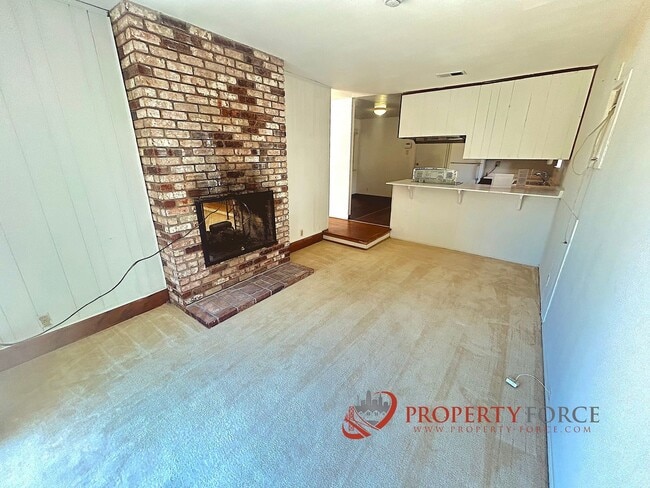 Building Photo - 2085 Ashwood Ln