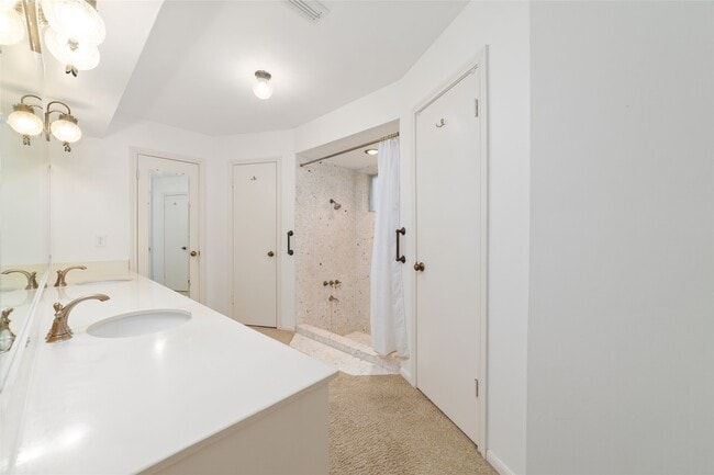 Building Photo - 11838 Riverview Dr