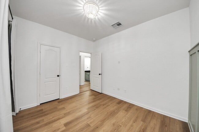 Building Photo - 17010 Upper Ridge Ln