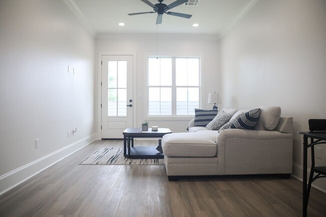 Building Photo - Brand New Single Story Furnished Townhome!