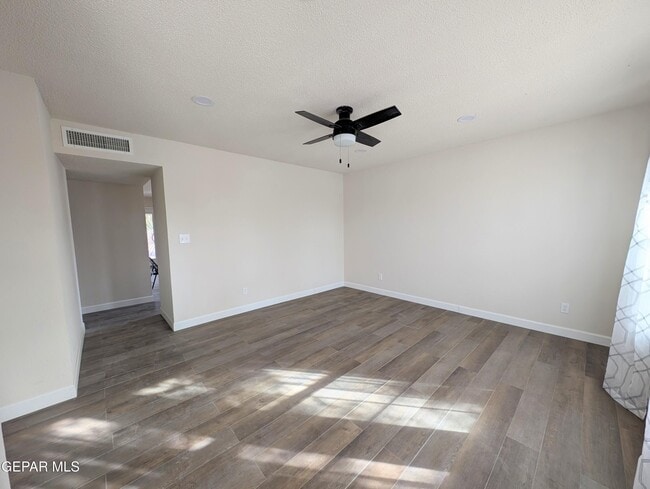 Building Photo - 5857 W Valley Cir