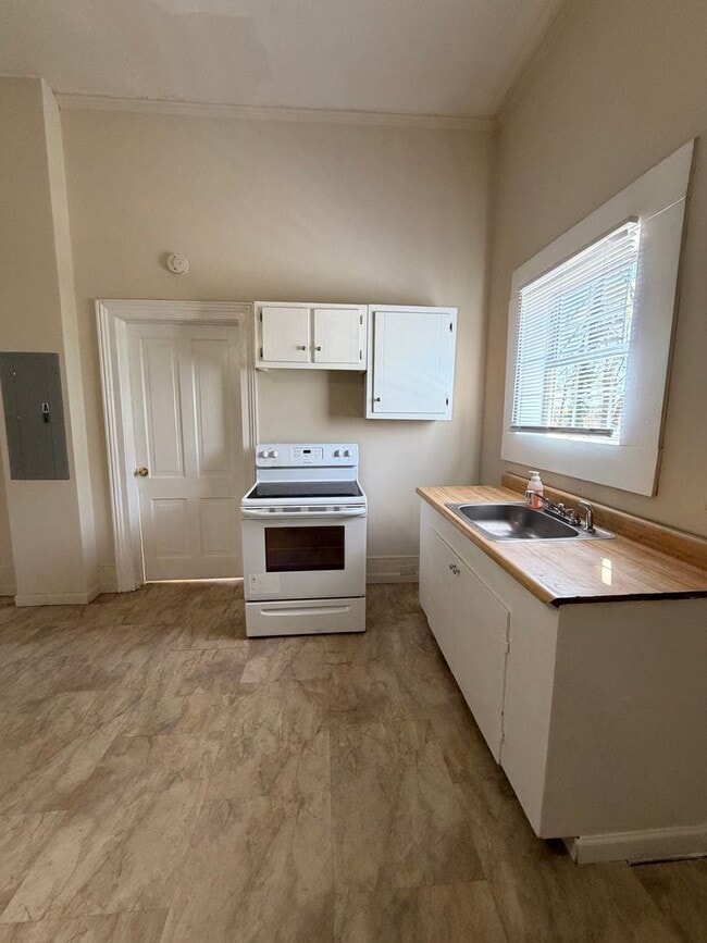 Building Photo - 1300 N Broad St