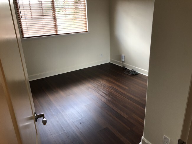 All bedrooms is carpet - 92-1083 Koio Dr