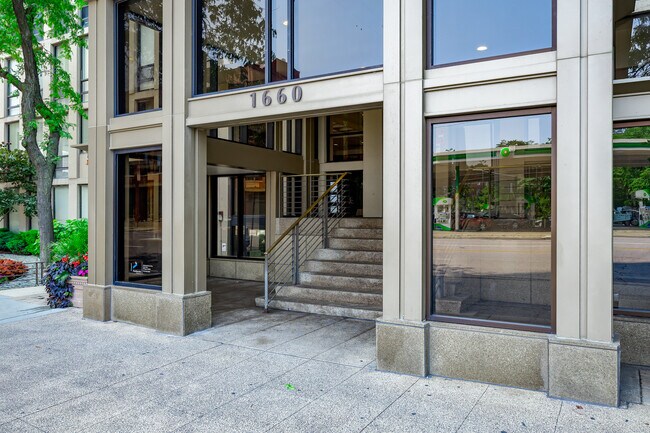Building Photo - 1660 N La Salle Dr