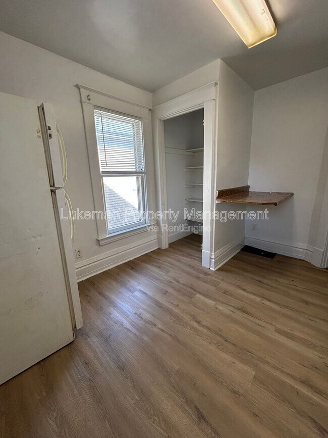 Building Photo - 1324 S Westnedge Ave