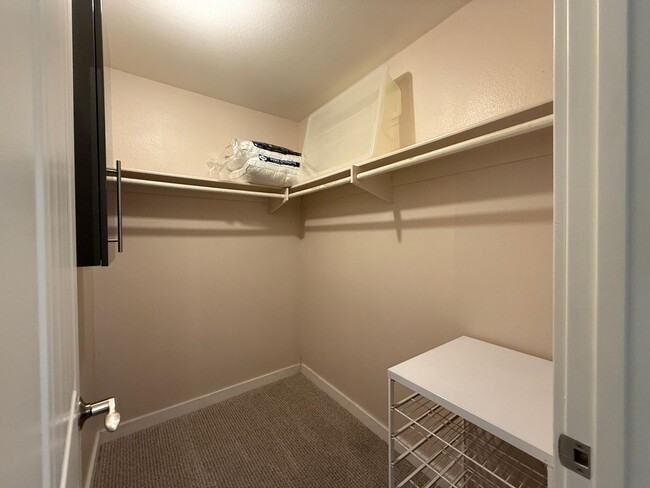 Building Photo - Fully Furnished 2 Bed 2 Bath Condo with Private Patio, 2 Gated Parking Spaces, Pool and Gym