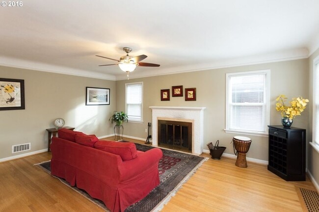 Building Photo - Coming Soon Sellwood-Moreland Two story, 3...