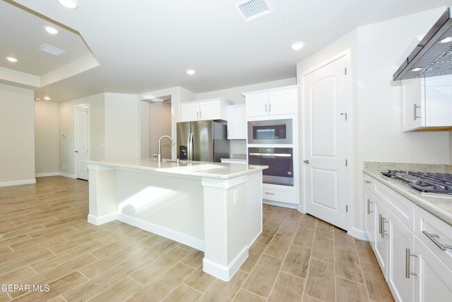 Building Photo - 705 Paseo De La Reina St