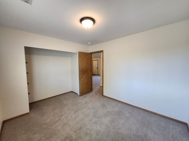 Building Photo - Beautiful Pasco Home w/Peaceful Backyard