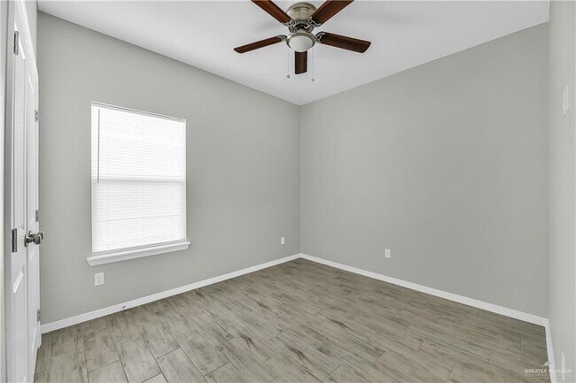 Building Photo - 16 West Dr