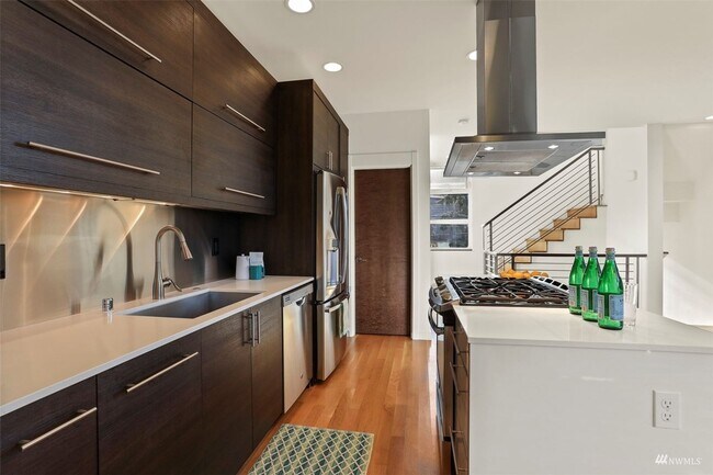 Building Photo - Magnolia Stunner with VIEWS galore from ro...