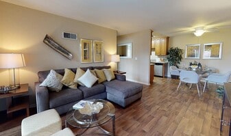 Building Photo - Sunbow Villas