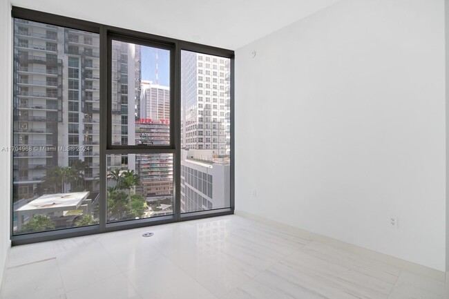 Building Photo - 300 Biscayne Blvd Way