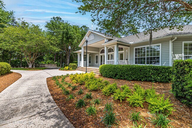 Building Photo - 2465 Pinehurst Ln