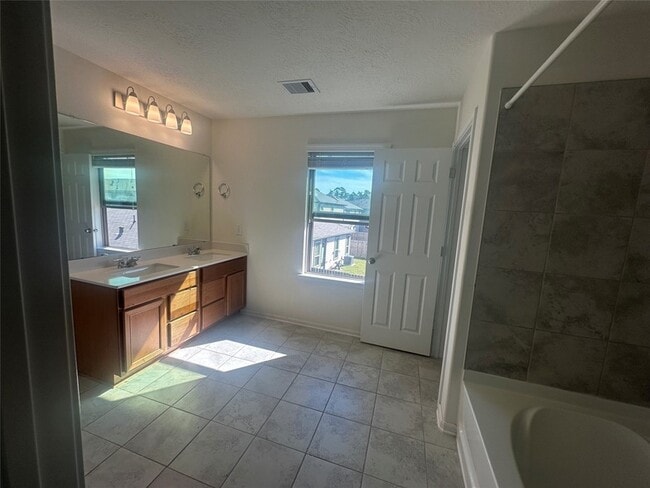 Building Photo - 3322 Nila Crk Dr