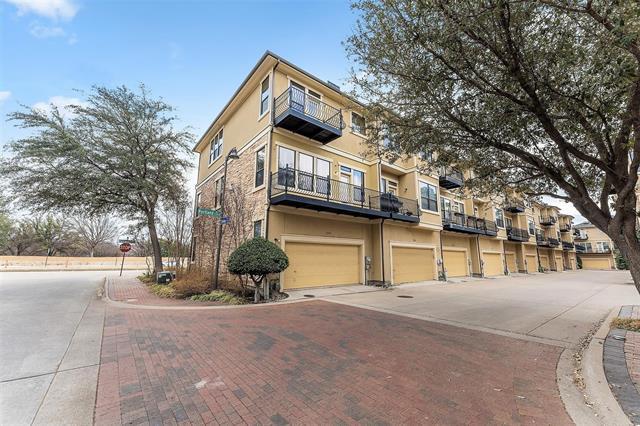 Building Photo - 7245 Parkwood Blvd