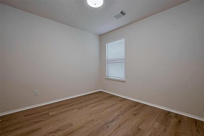 Building Photo - 8435 Westknoll Ln