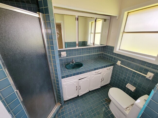 Building Photo - 1703 Raintree Dr