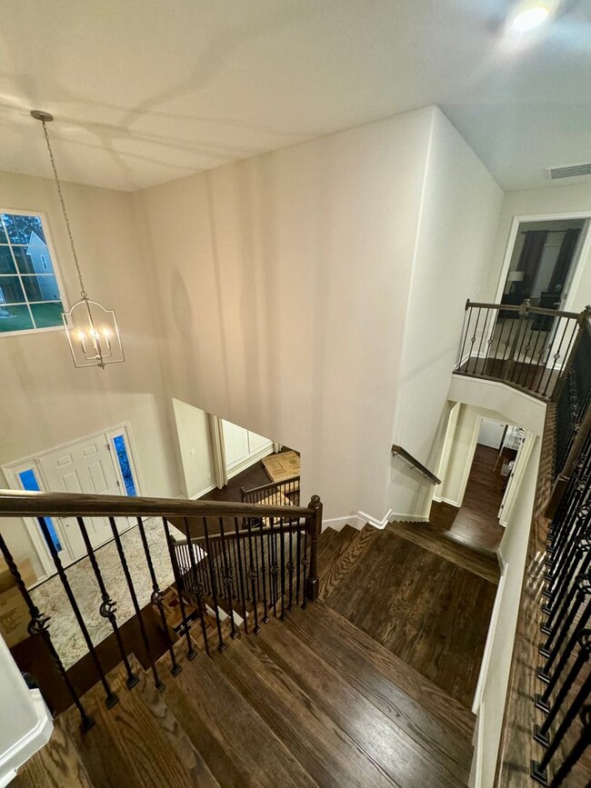 Building Photo - Stunning well kept 4 bed/ 3 bath home!