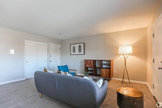 Building Photo - 8 Lakeview Gardens