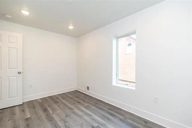 Building Photo - Beautiful Home- ready for move in!