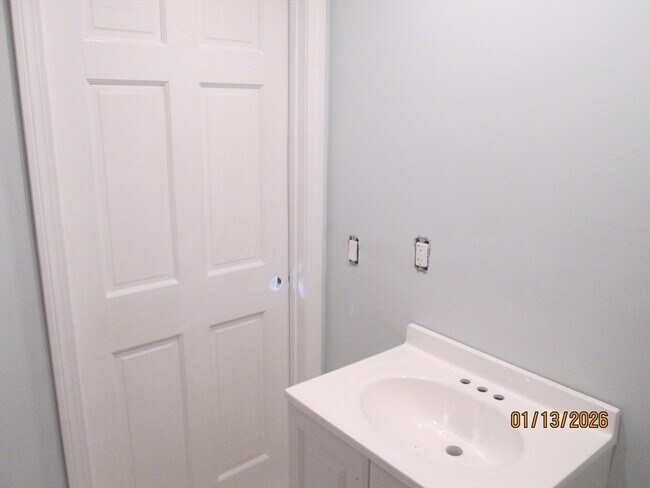 Building Photo - 52 Vernon St