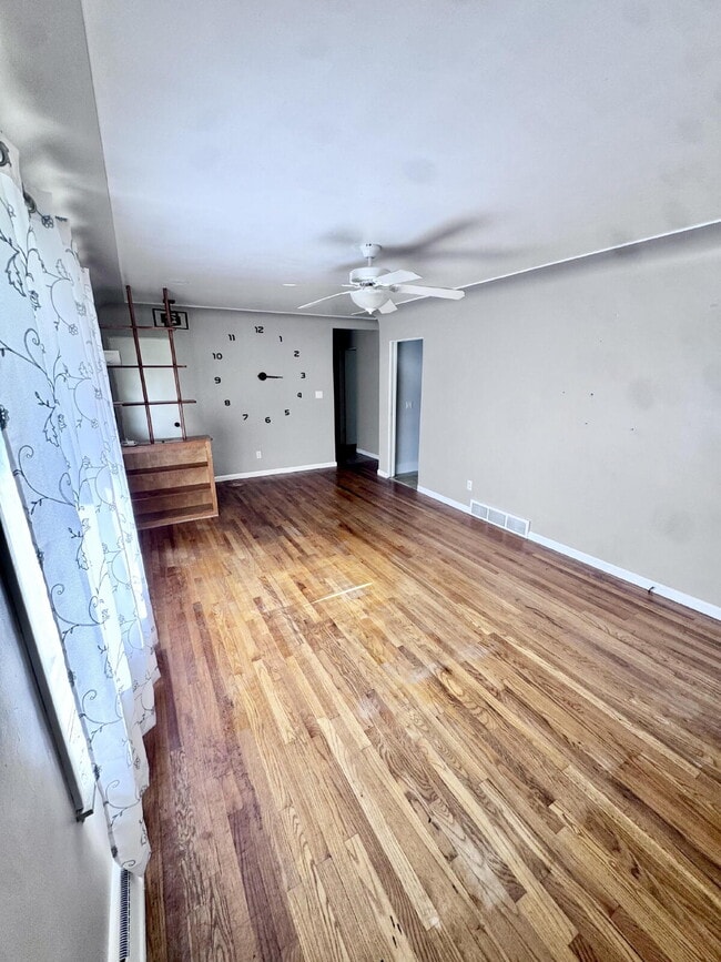 Building Photo - 3 bed, 2 bath Renovated Home!